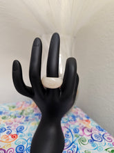 Cargar imagen en el visor de la galería, Cream Ring
