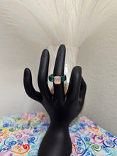 Cargar imagen en el visor de la galería, Pink Shamrock Ring

