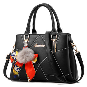 Black Ainuoey Purse