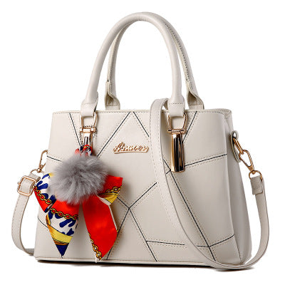 White Ainuoey Purse